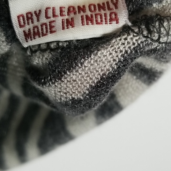 Pashma zebra print top size large - Picture 5 of 6